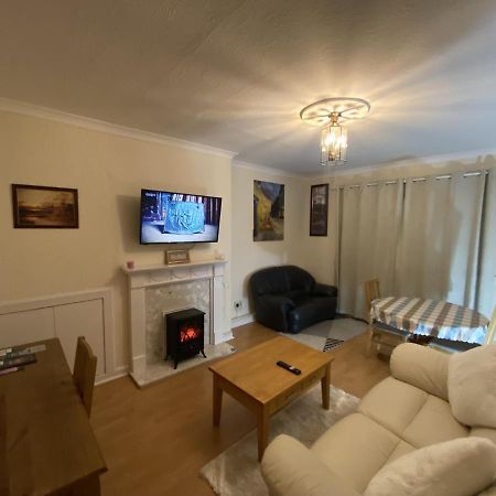 Private Lounge And Double Room Kilwinning Eksteriør bilde