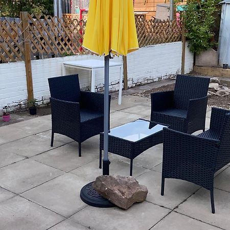 Private Lounge And Double Room Kilwinning Eksteriør bilde