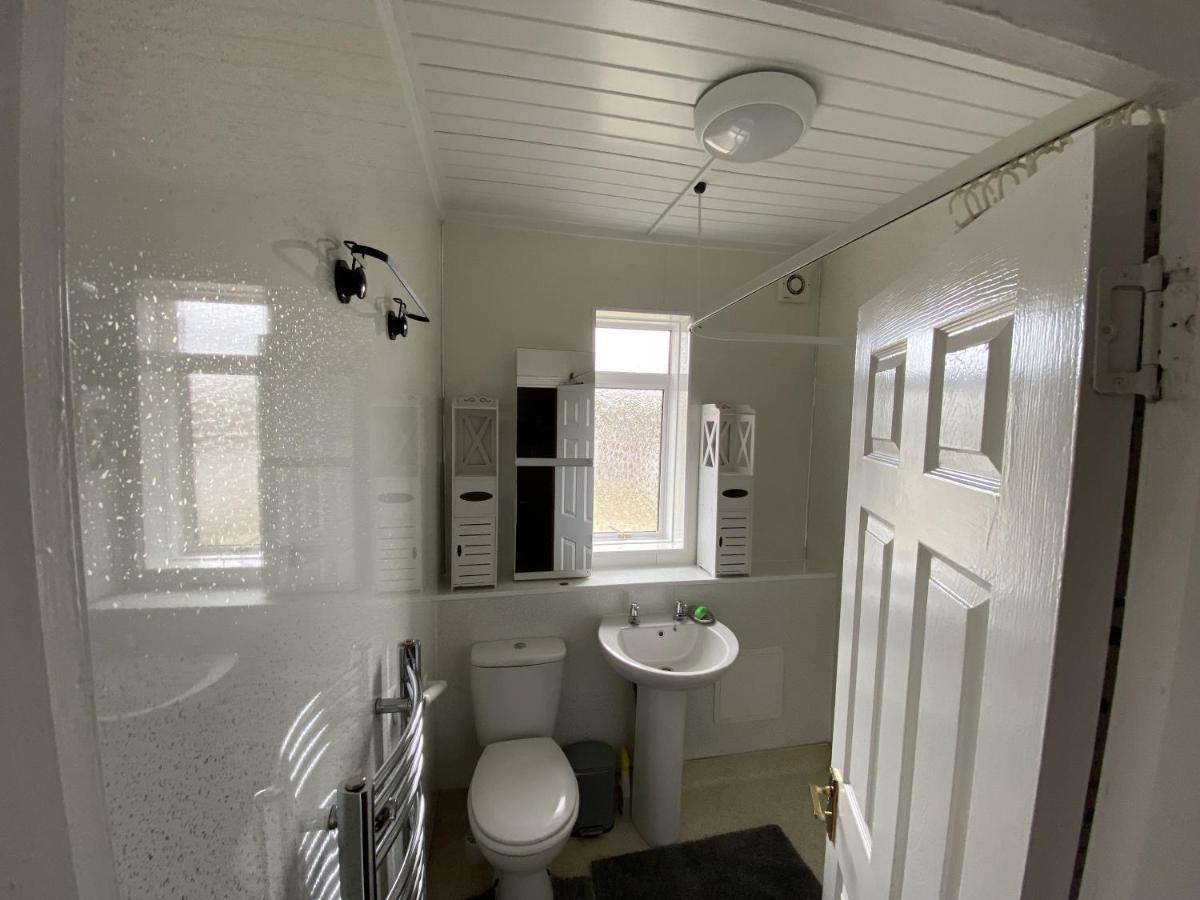 Private Lounge And Double Room Kilwinning Eksteriør bilde
