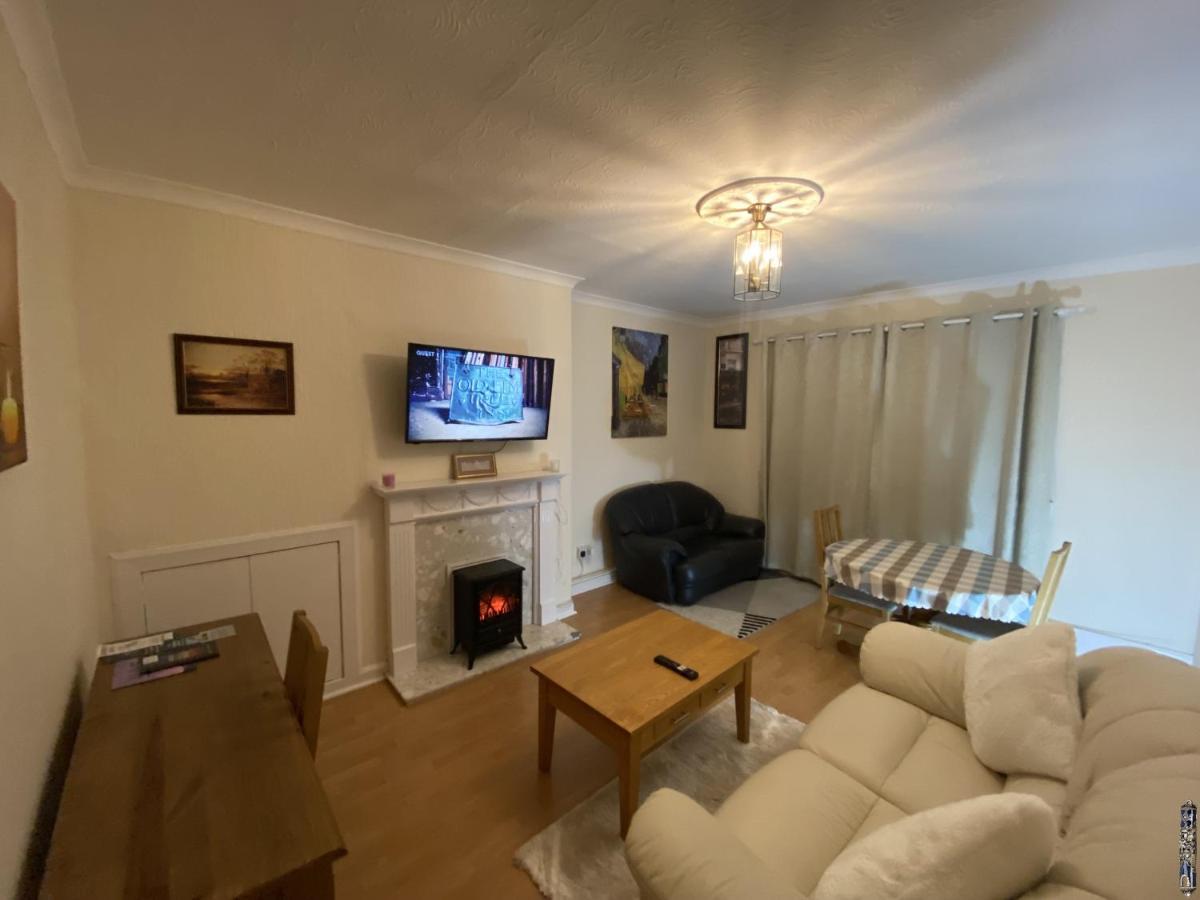 Private Lounge And Double Room Kilwinning Eksteriør bilde