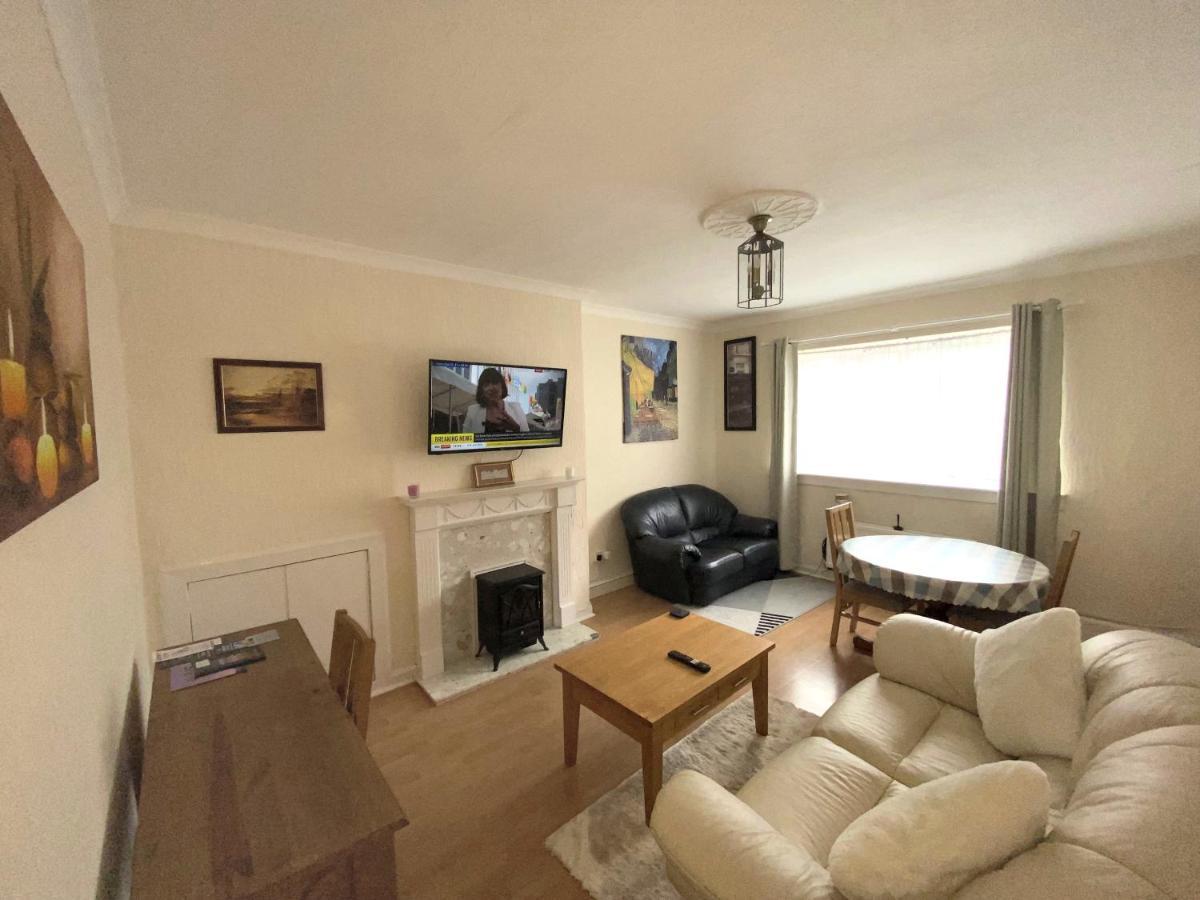Private Lounge And Double Room Kilwinning Eksteriør bilde