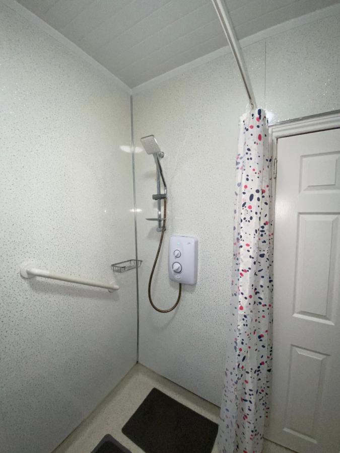 Private Lounge And Double Room Kilwinning Eksteriør bilde
